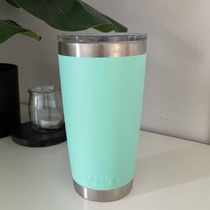 Yeti 19 oz / 591 ml Tumbler - Silver, Blue